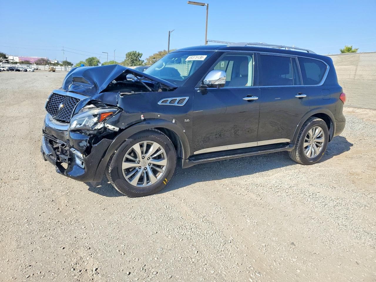 Infiniti QX80 2016 z USA