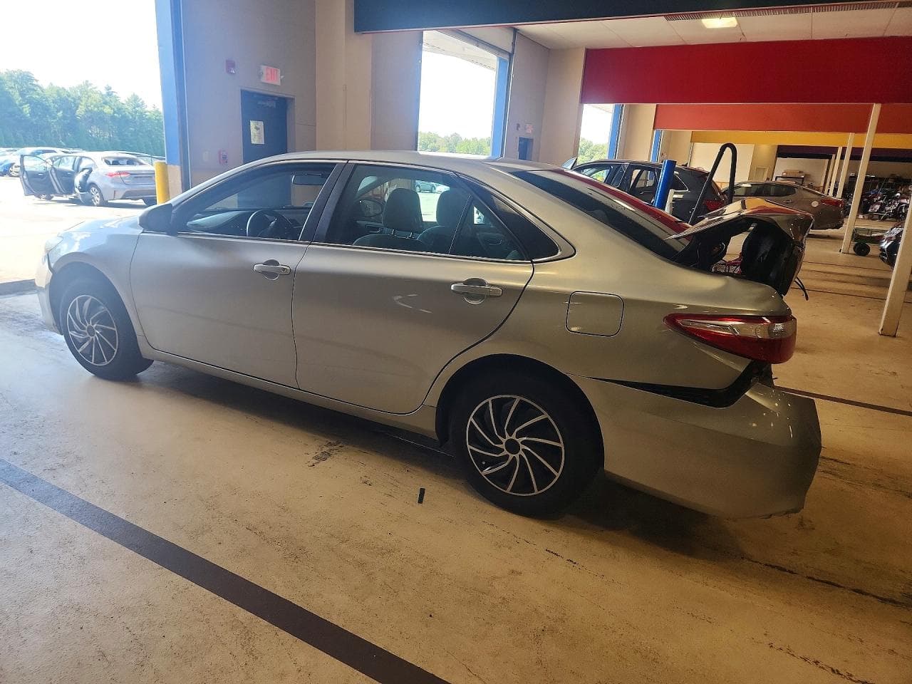 2015 Toyota Camry Le - foto 2