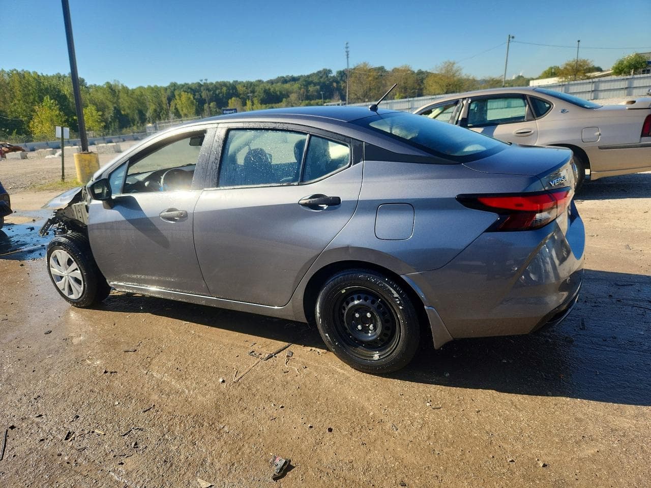 2022 Nissan Versa S - foto 2