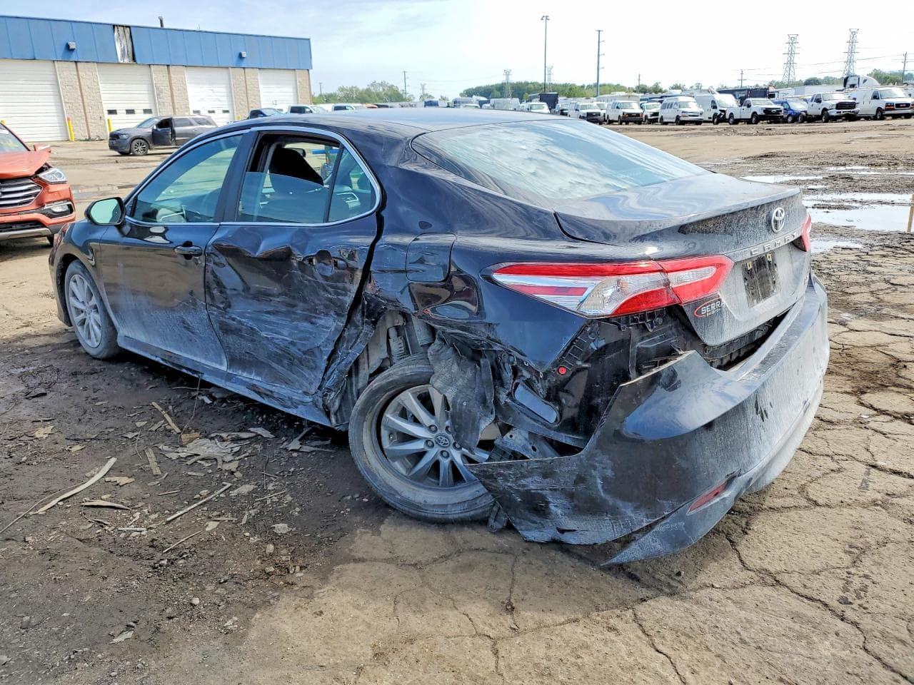 2018 Toyota Camry Le - foto 2