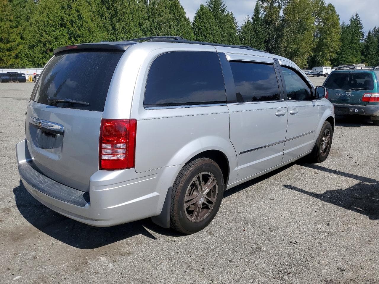 2010 Chrysler Town & Country Touring - foto 3