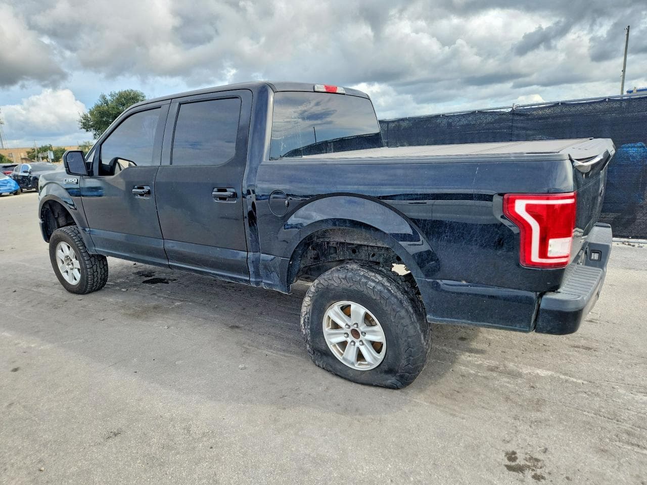 2017 Ford F150 Supercrew - foto 2