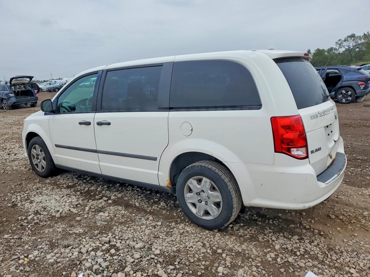 2012 Dodge Ram Van - foto 2
