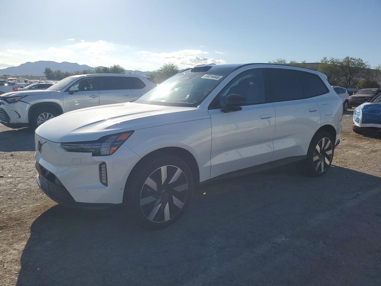 2025 Volvo EX90 z USA