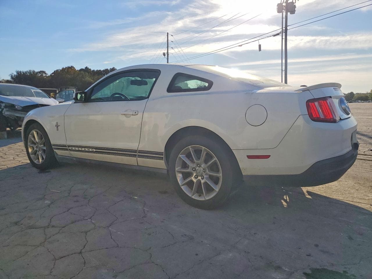 2010 Ford Mustang - foto 2