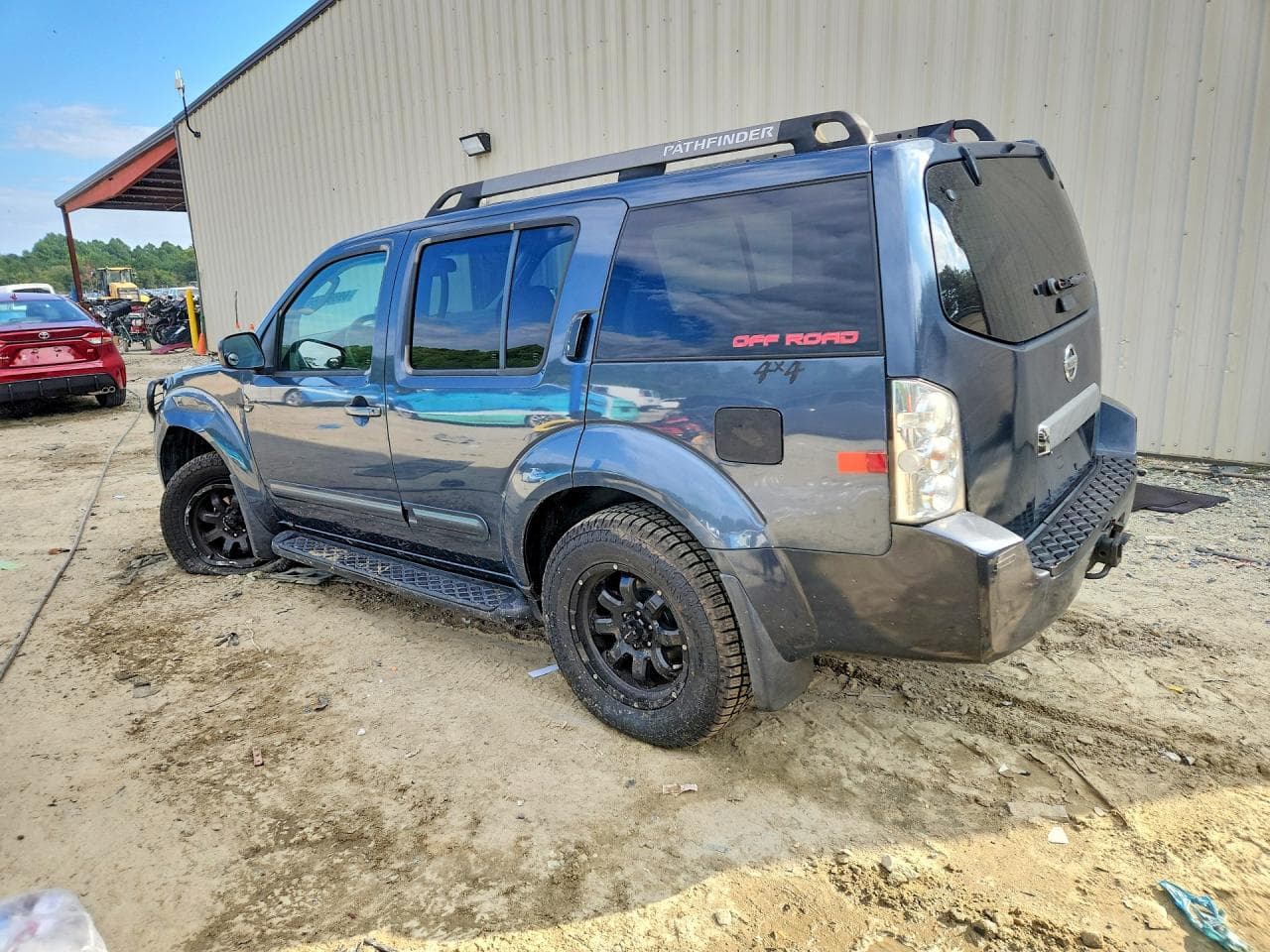 2005 Nissan Pathfinder Xe - foto 2