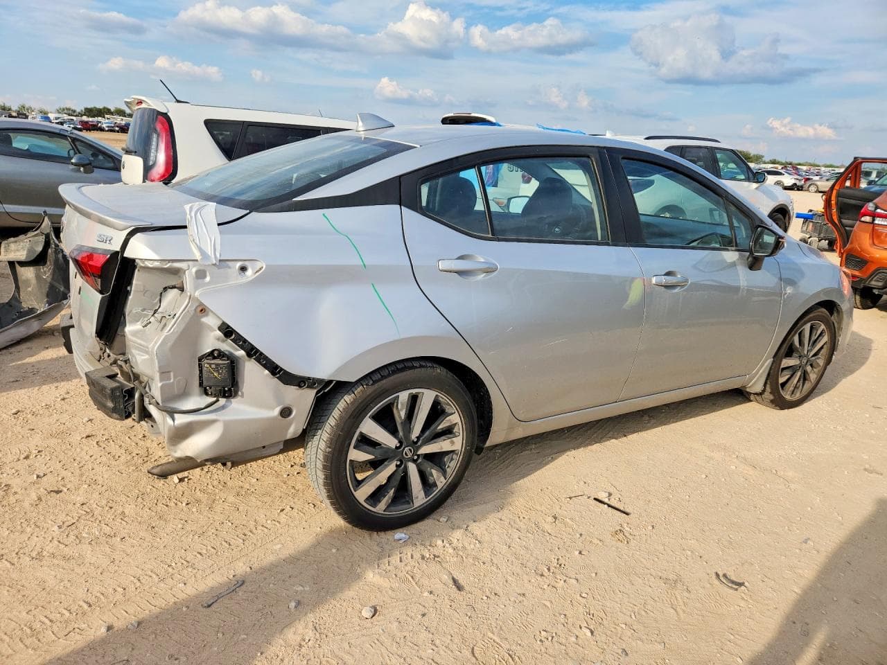 2021 Nissan Versa Sr - foto 3