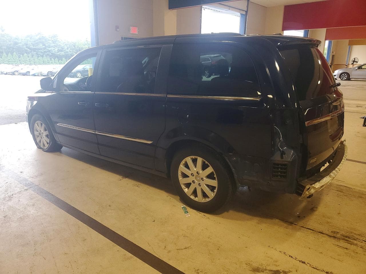 2014 Chrysler Town & Country Touring - foto 2