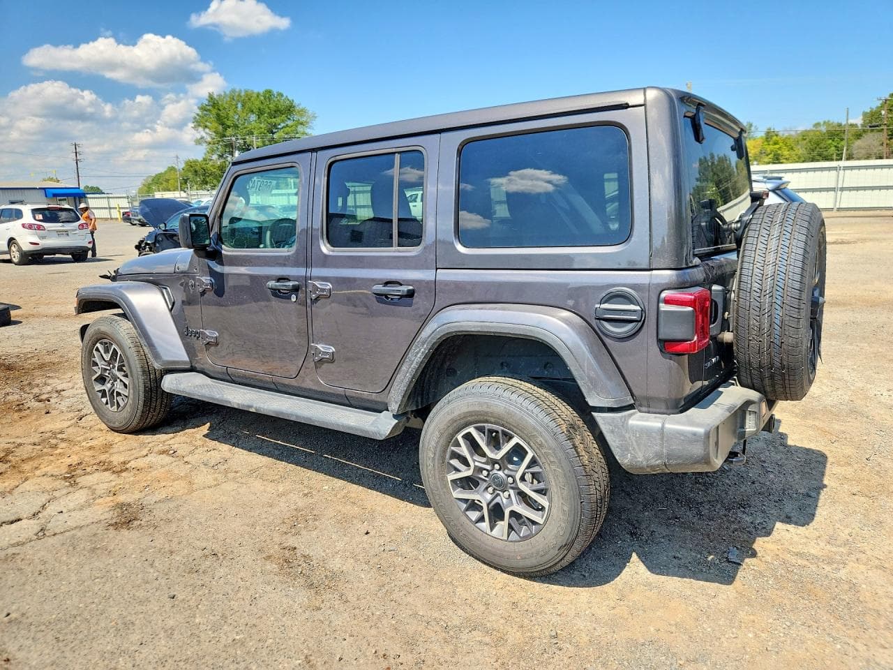 2026 Jeep Wrangler Sahara - foto 2