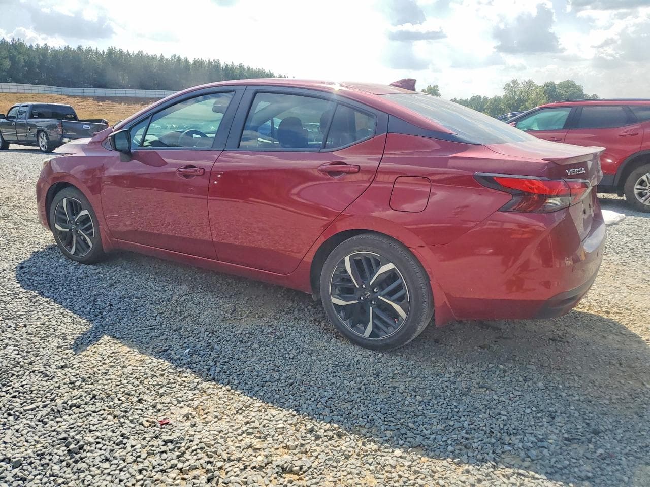 2025 Nissan Versa Sr - foto 2