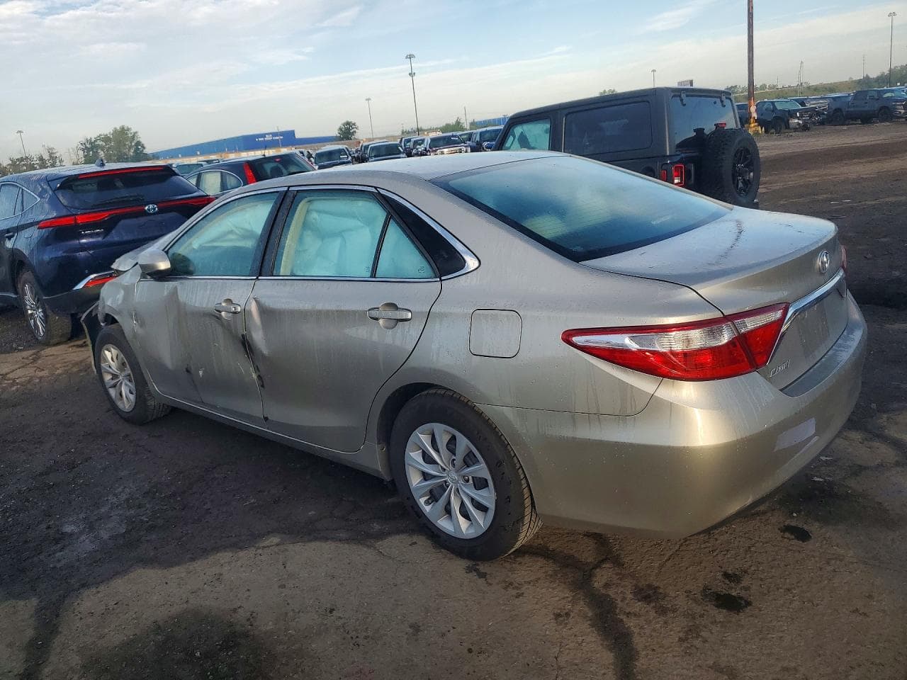 2015 Toyota Camry Le - foto 2
