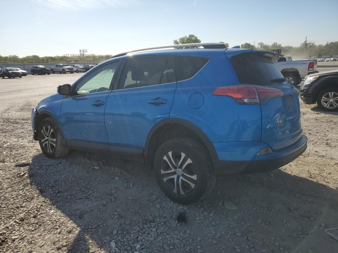 2016 Toyota Rav4 Le - foto 2