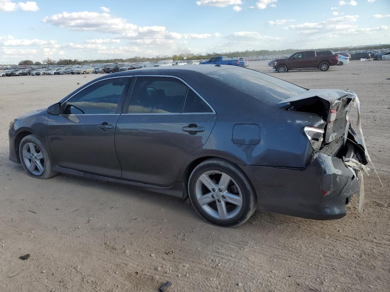 2012 Toyota Camry Base - foto 2