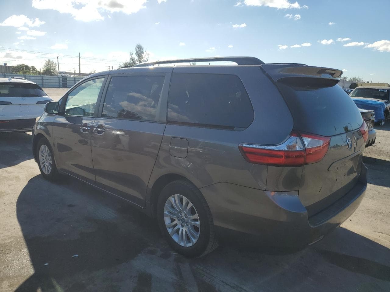 2016 Toyota Sienna Xle - foto 2