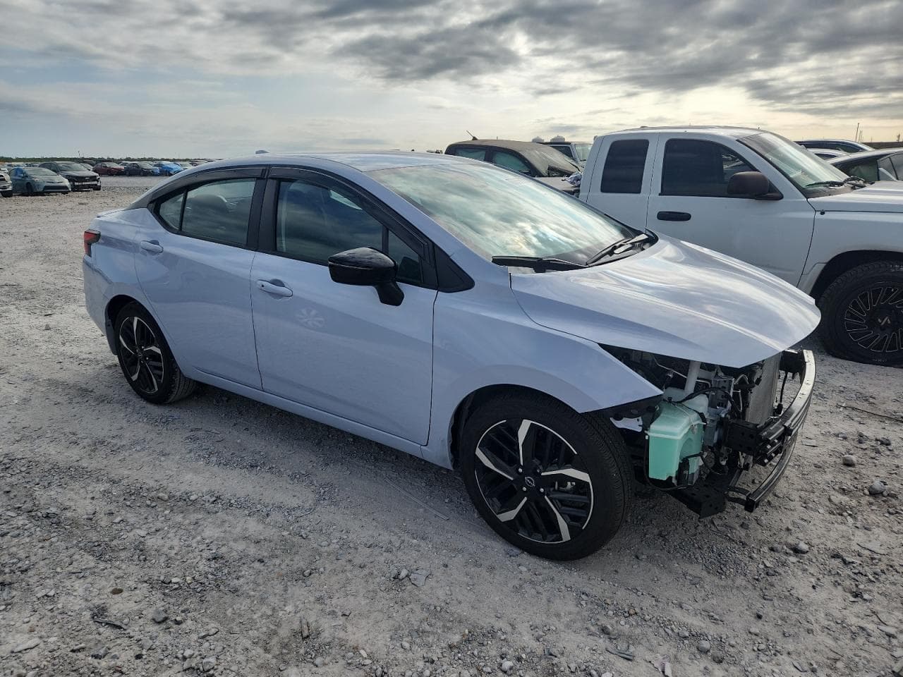 2025 Nissan Versa Sr - foto 4