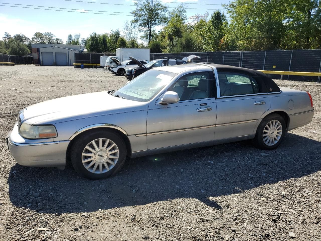 2003 Lincoln Town Car Signature