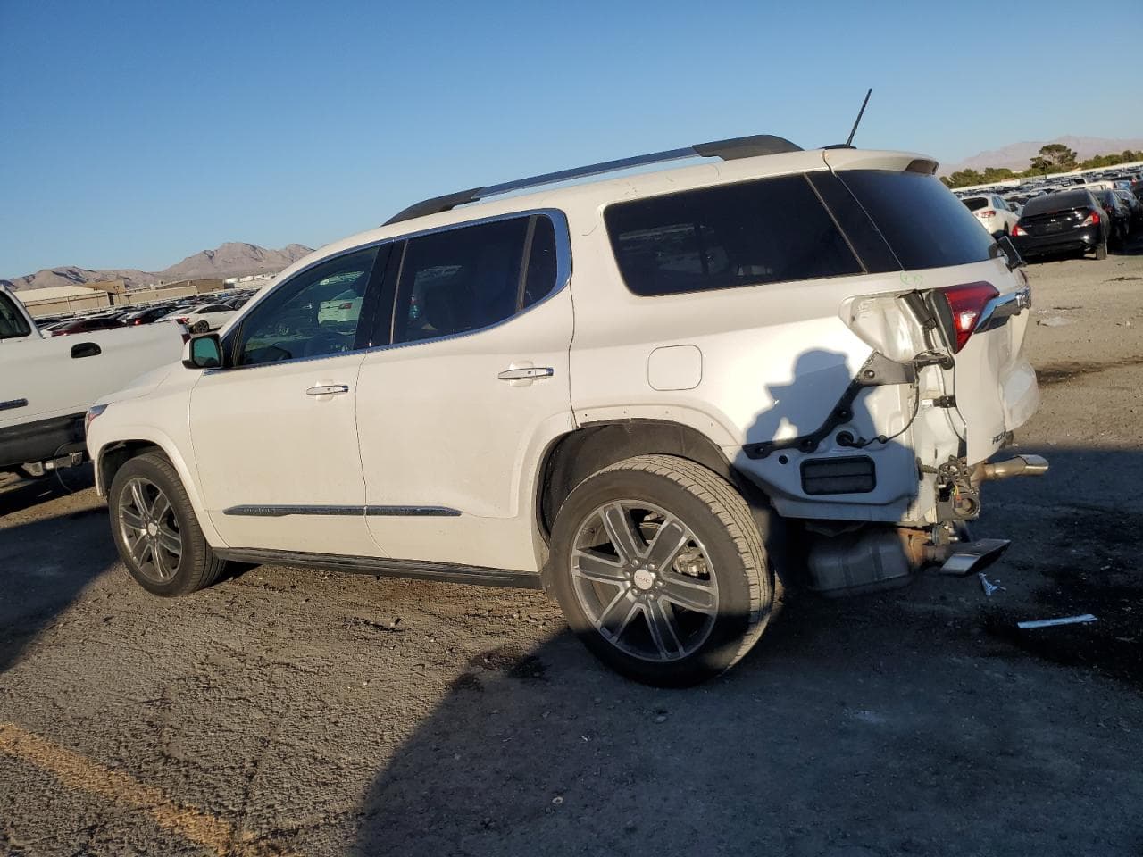 2017 GMC Acadia Denali - foto 2