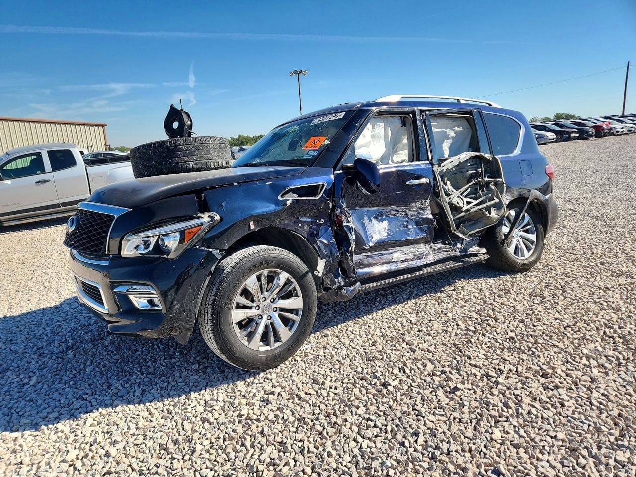 Infiniti QX80 2017 z USA
