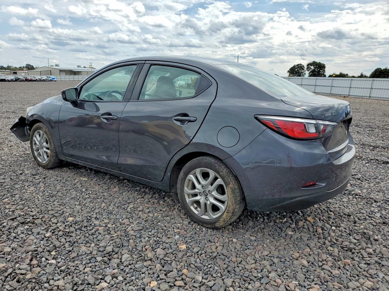 2016 Scion Ia Base - foto 2