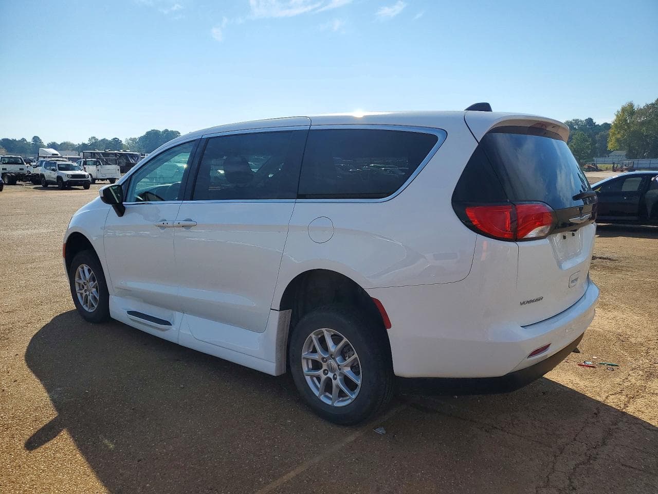 2023 Chrysler Voyager Lx - foto 2