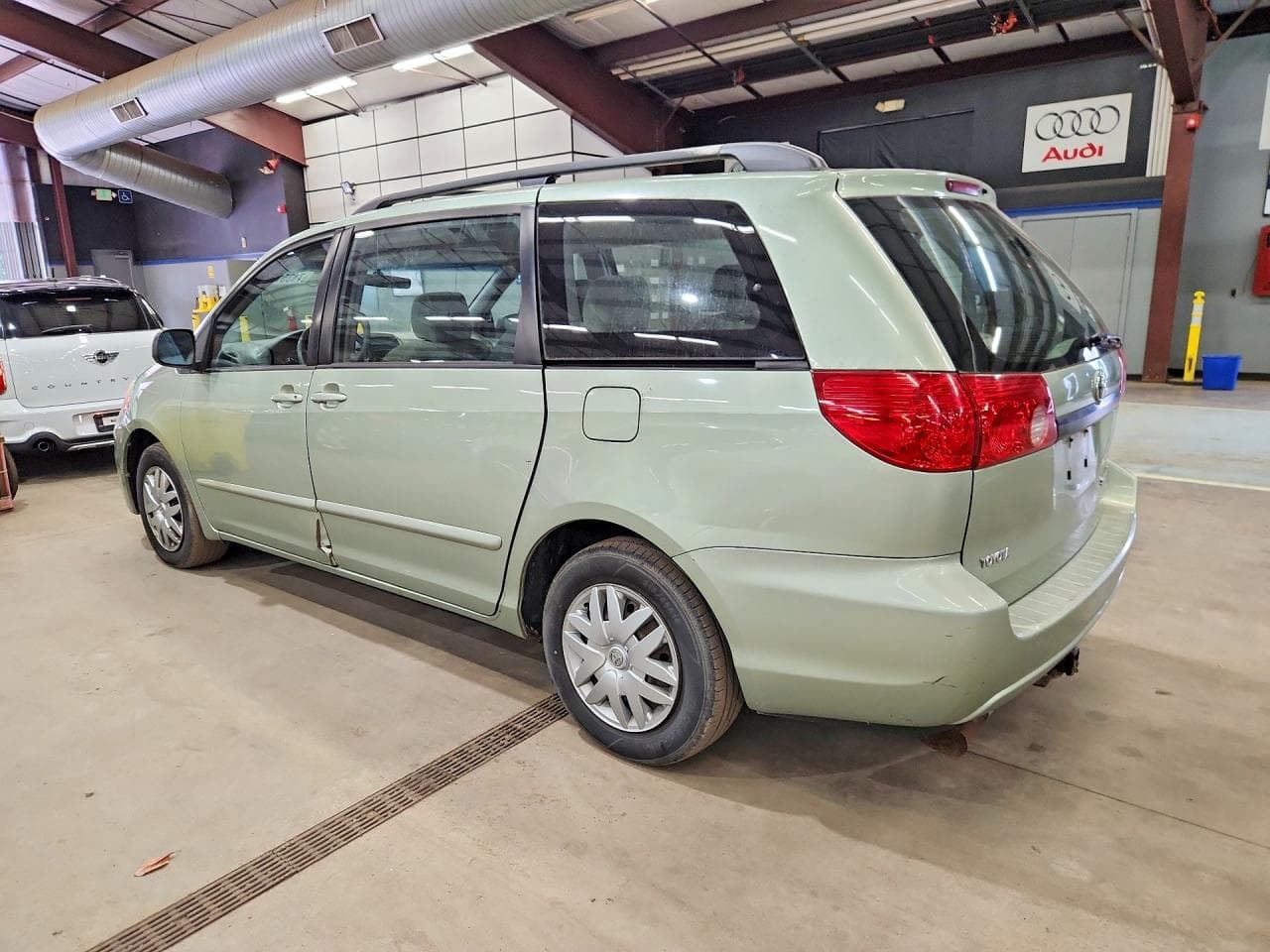 2007 Toyota Sienna Ce 8-Passenger - foto 2