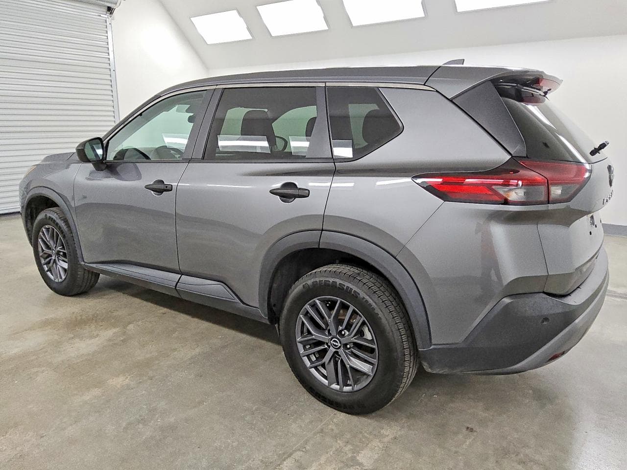 2023 Nissan Rogue S - foto 2