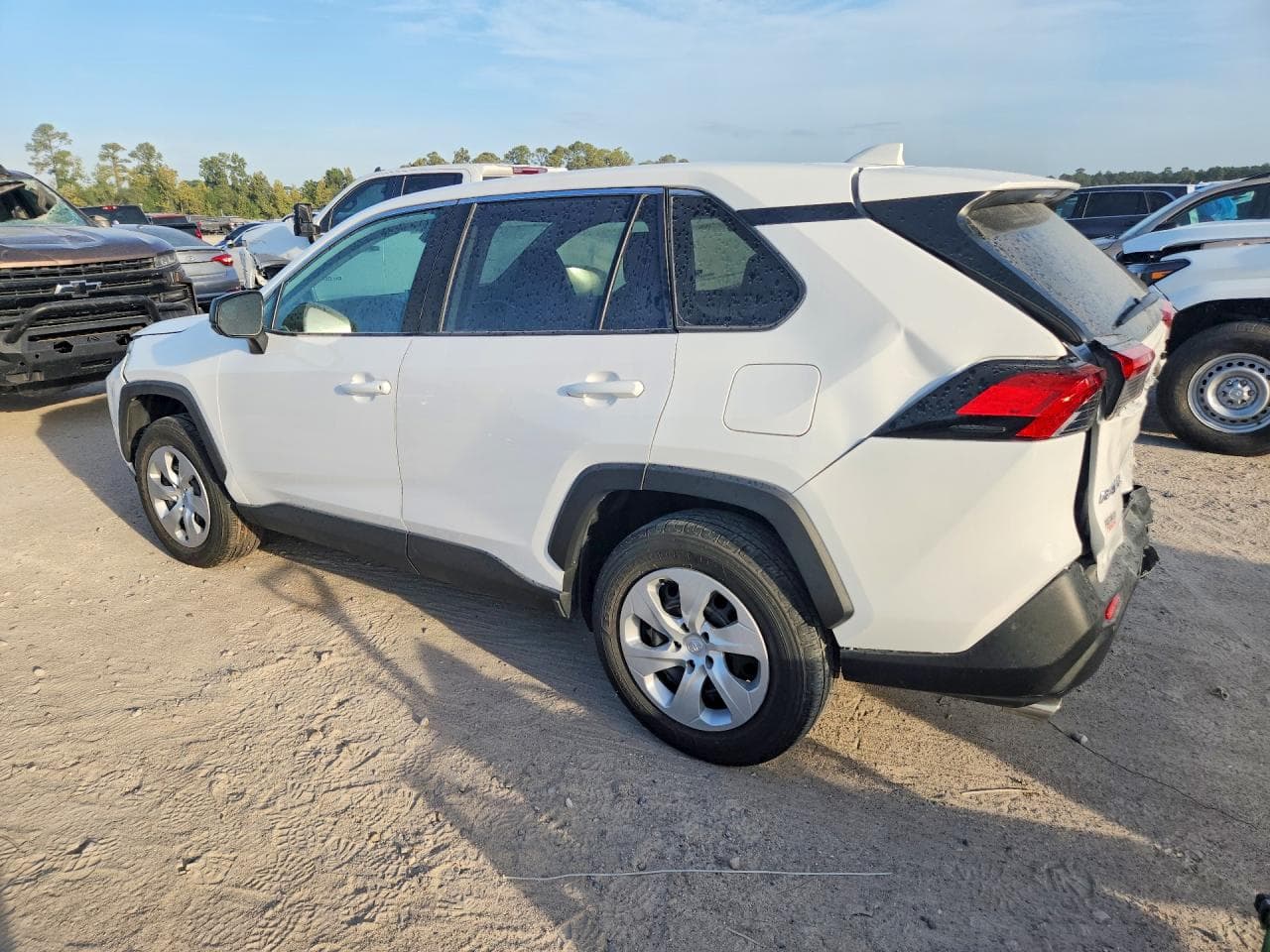 2024 Toyota Rav4 Le - foto 2