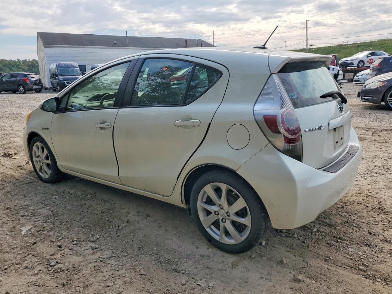 2026 Toyota Prius C Four - foto 2
