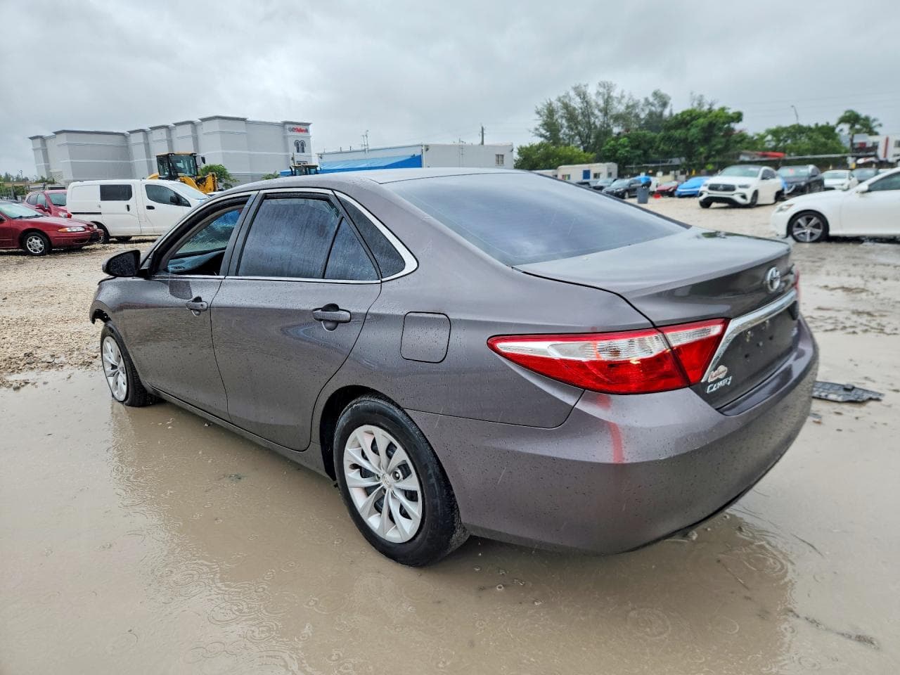 2017 Toyota Camry Le - foto 2