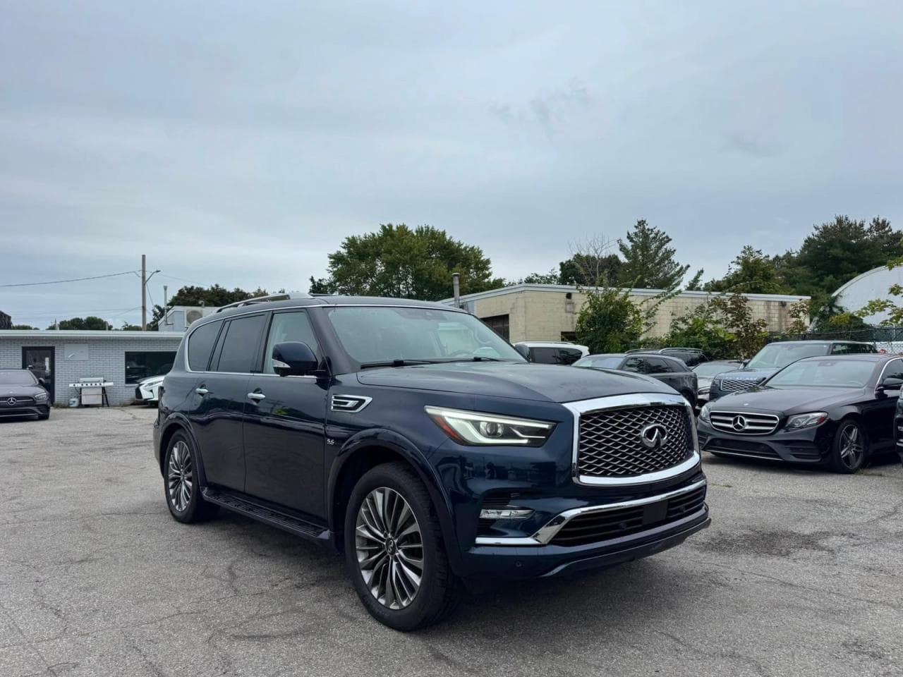 Infiniti QX80 2019 z USA