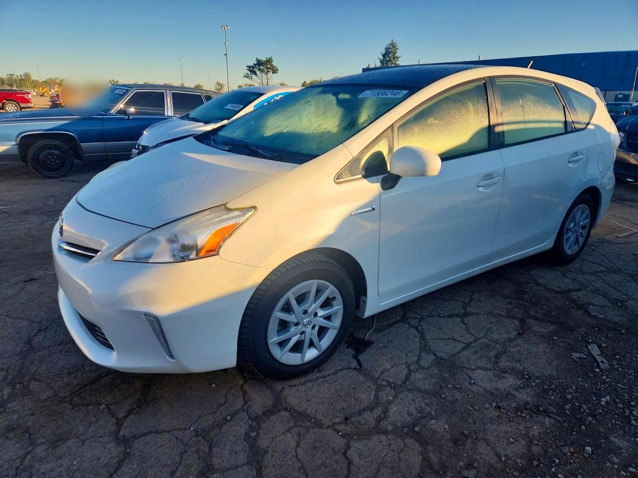 Toyota Prius v (+) 2014 z USA