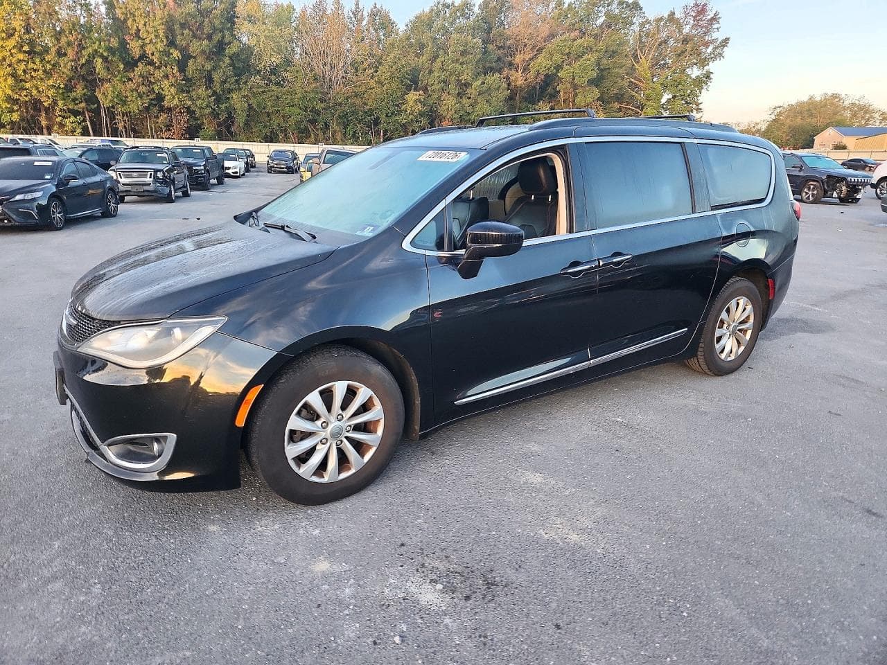 Chrysler Pacifica 2017 z USA