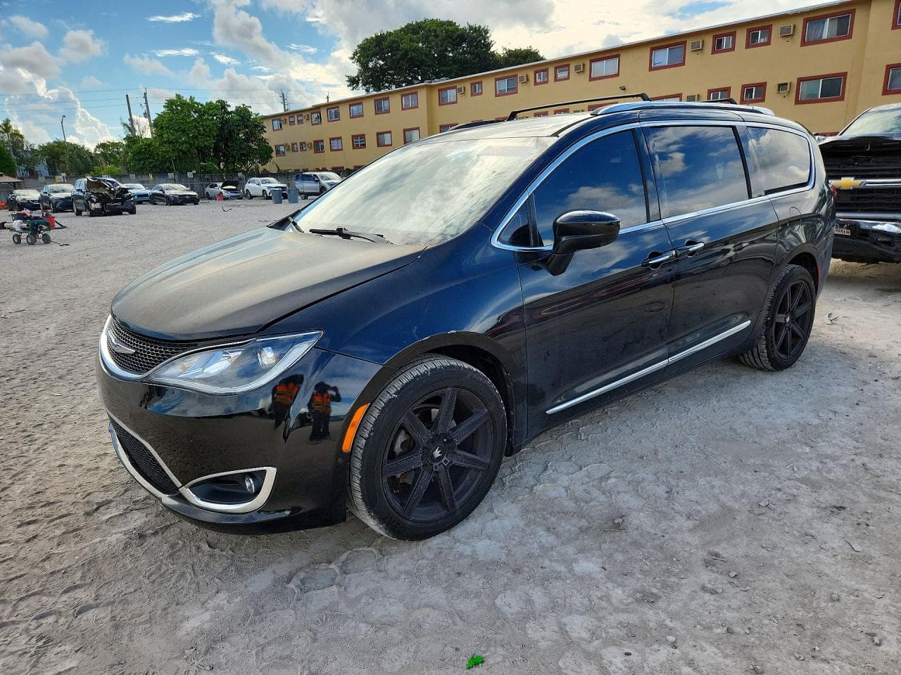Chrysler Pacifica 2017 z USA