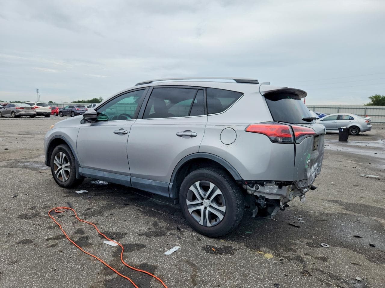 2017 Toyota Rav4 Le - foto 2