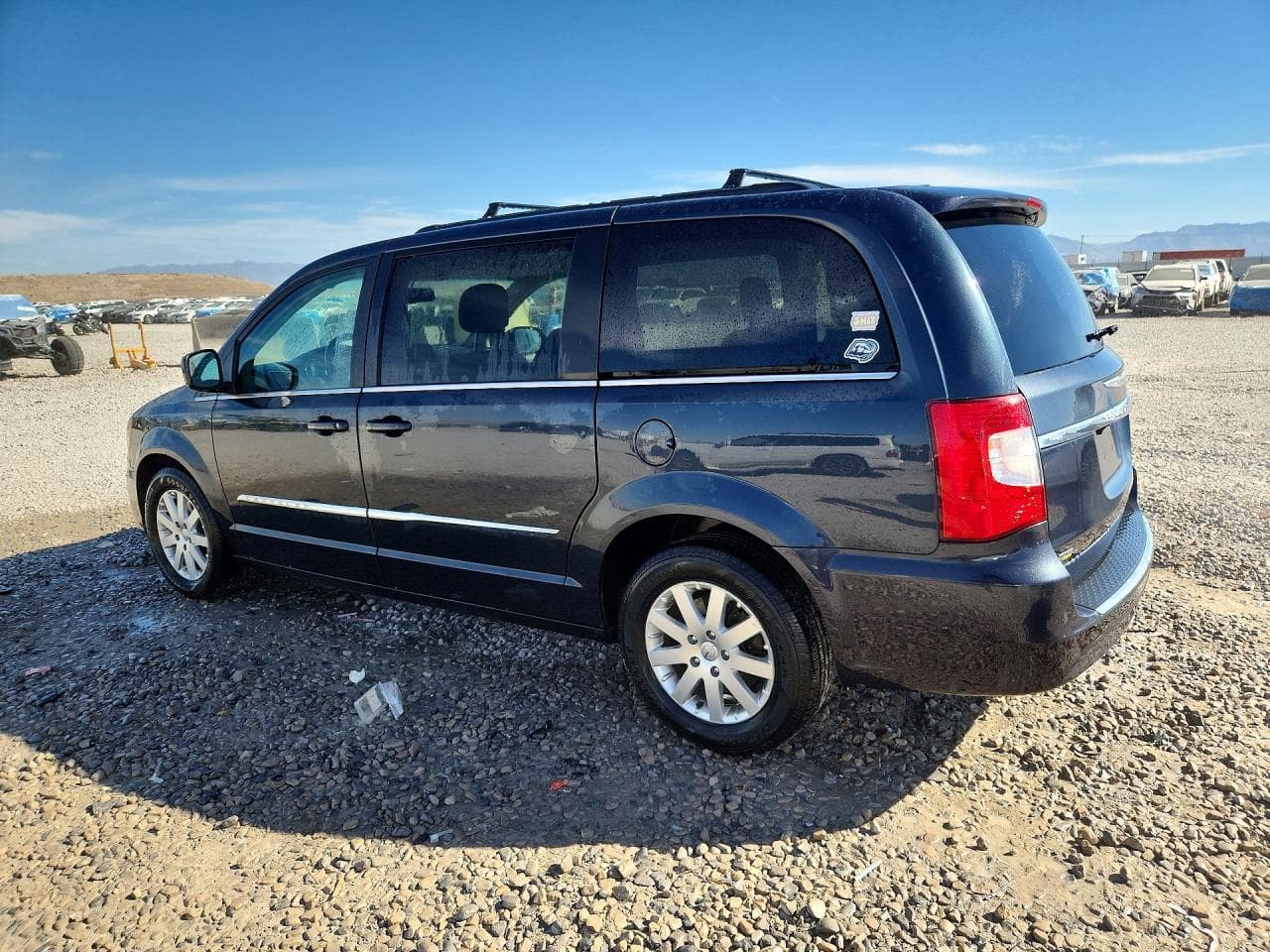 2014 Chrysler Town & Country Touring - foto 2
