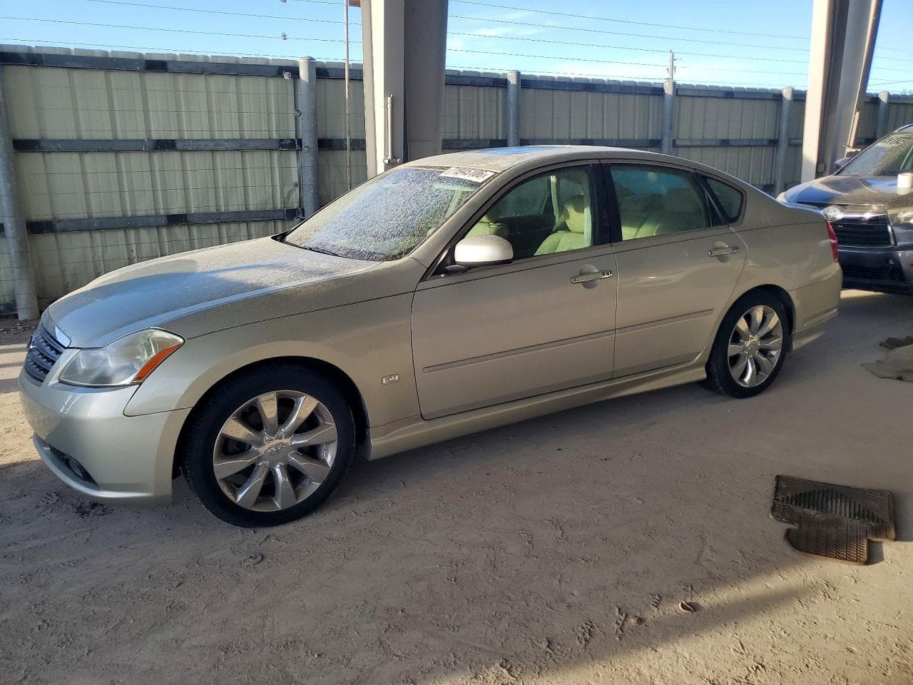 Infiniti M 2006 z USA