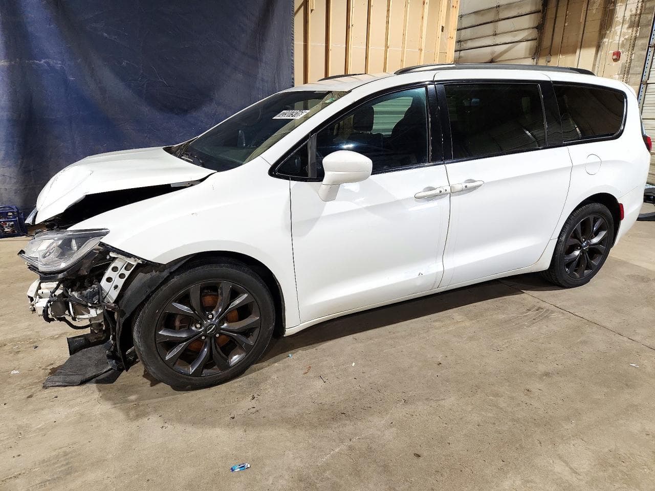 Chrysler Pacifica 2018 z USA
