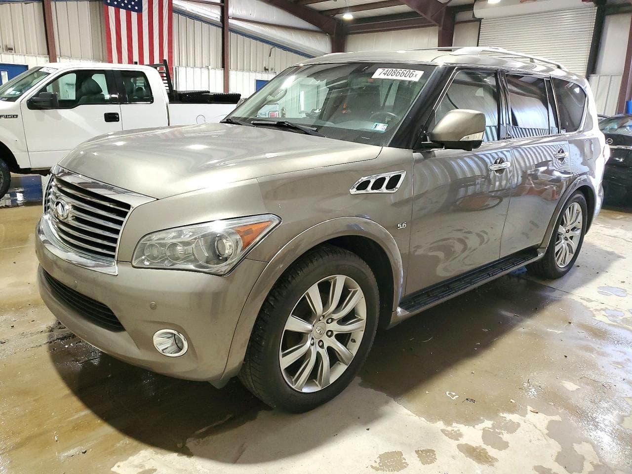Infiniti QX80 2014 z USA