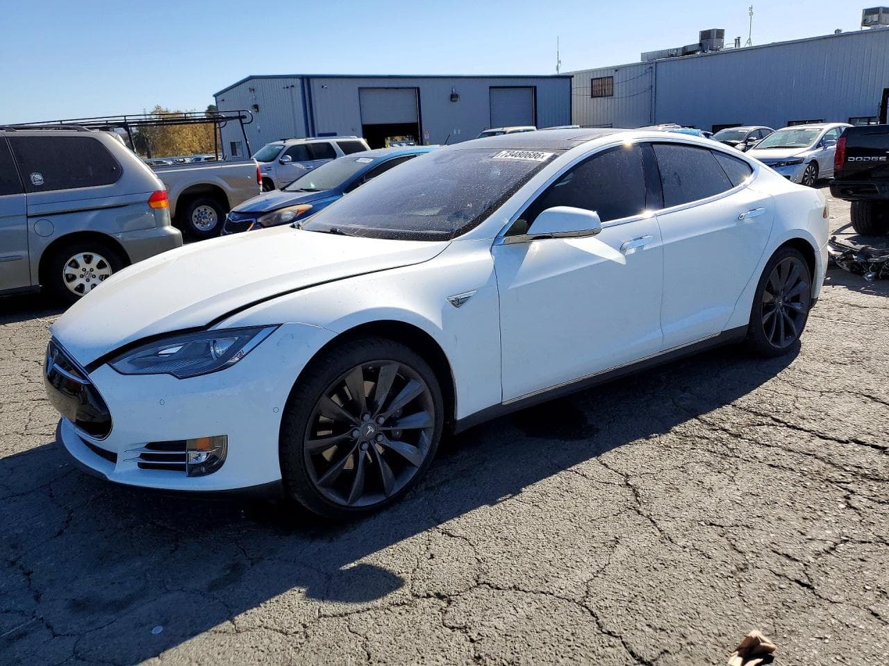 Tesla Model S 2015 z USA
