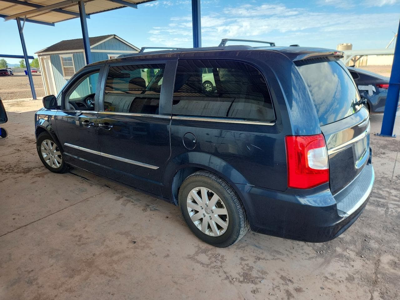 2013 Chrysler Town & Country Touring - foto 2