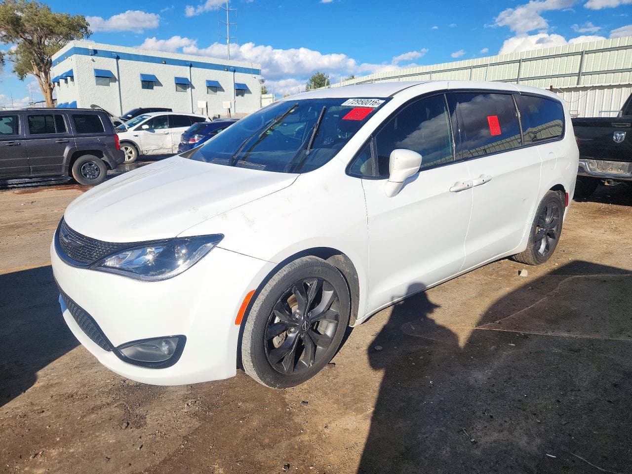 Chrysler Pacifica 2020 z USA