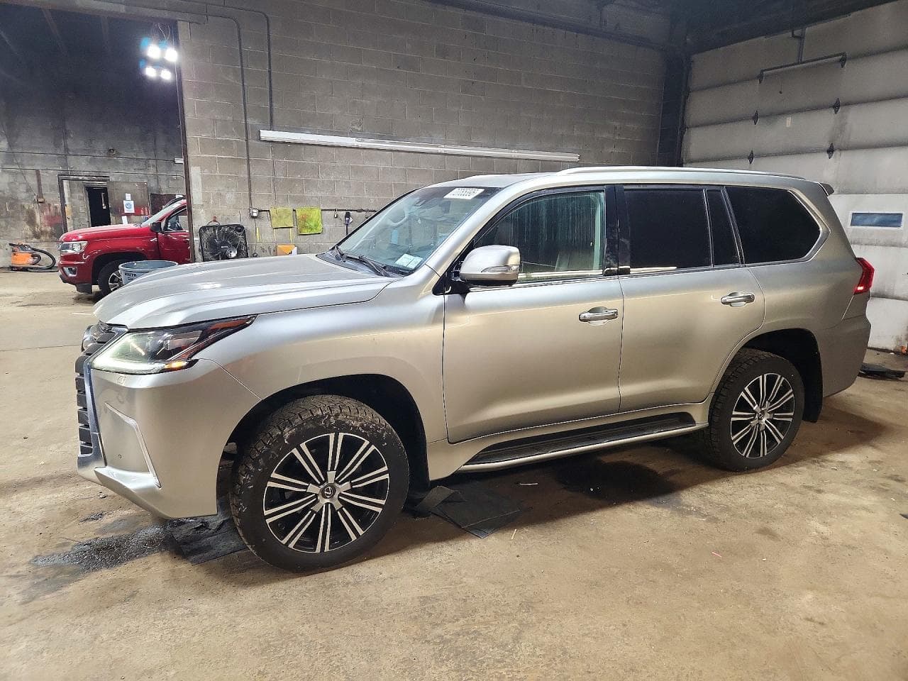 Lexus LX 2020 z USA