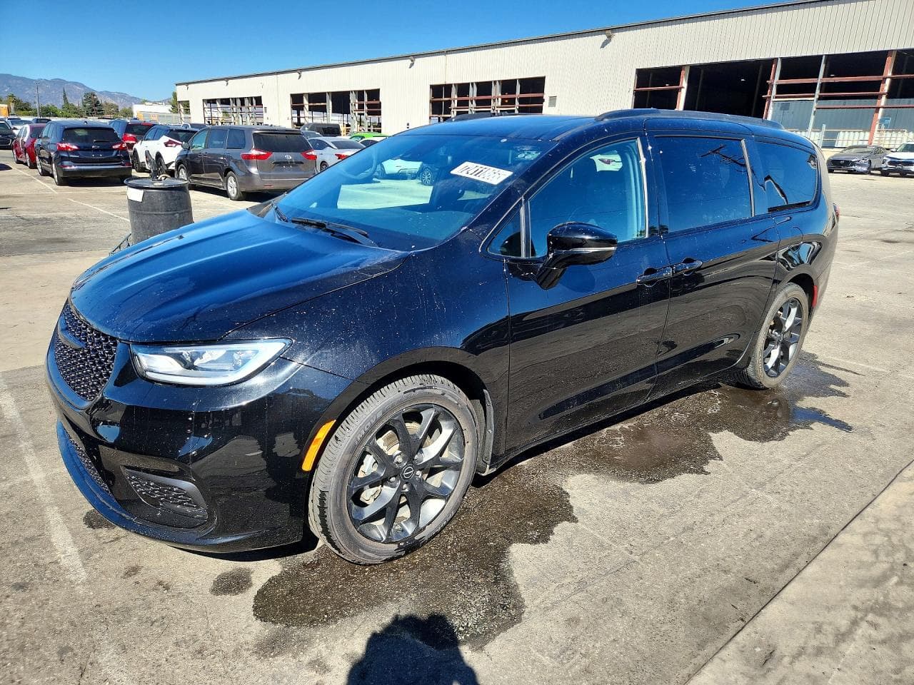 Chrysler Pacifica 2025 z USA