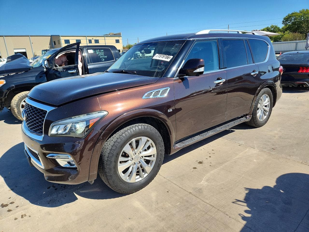 Infiniti QX80 2017 z USA