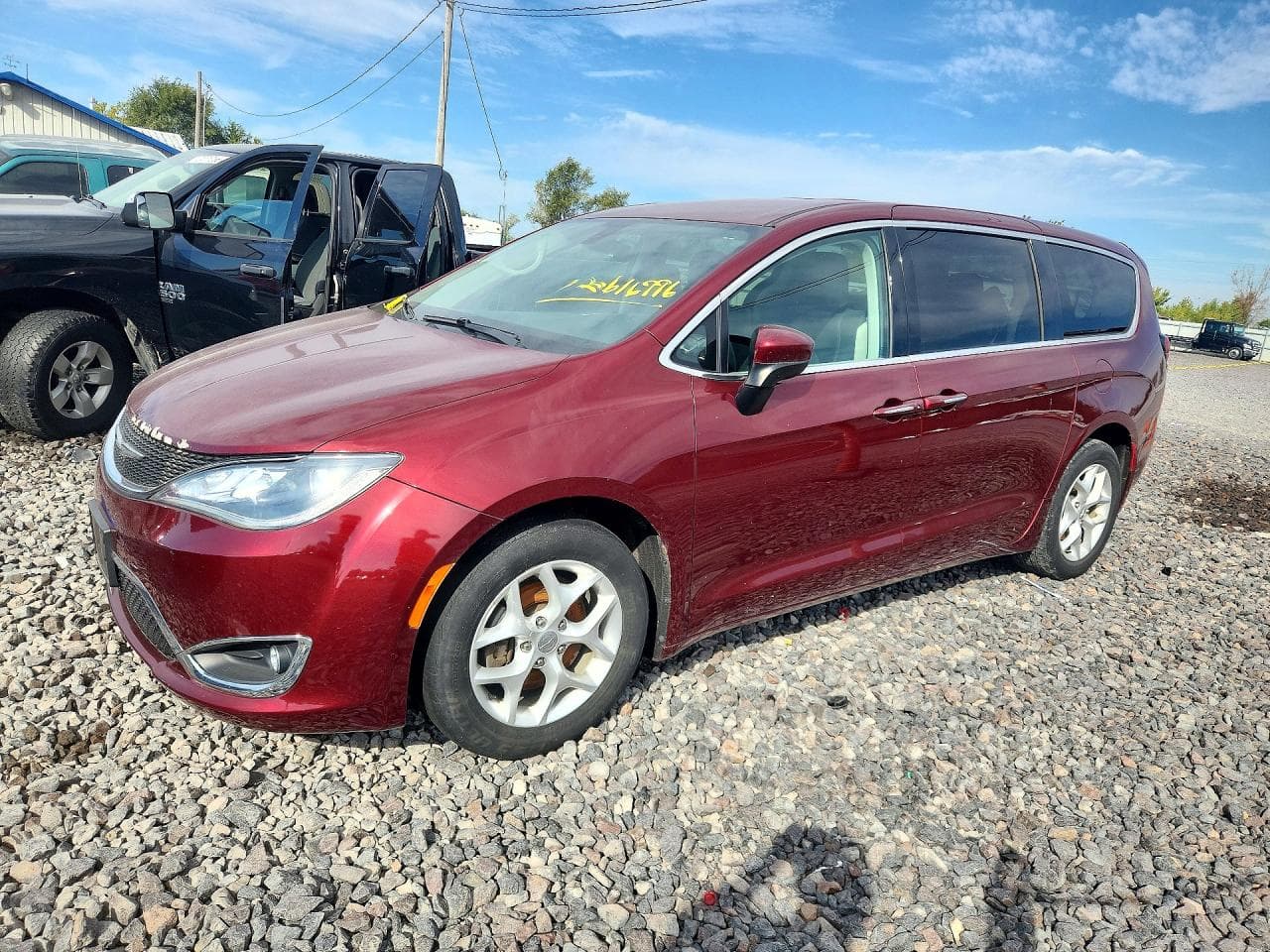 Chrysler Pacifica 2017 z USA