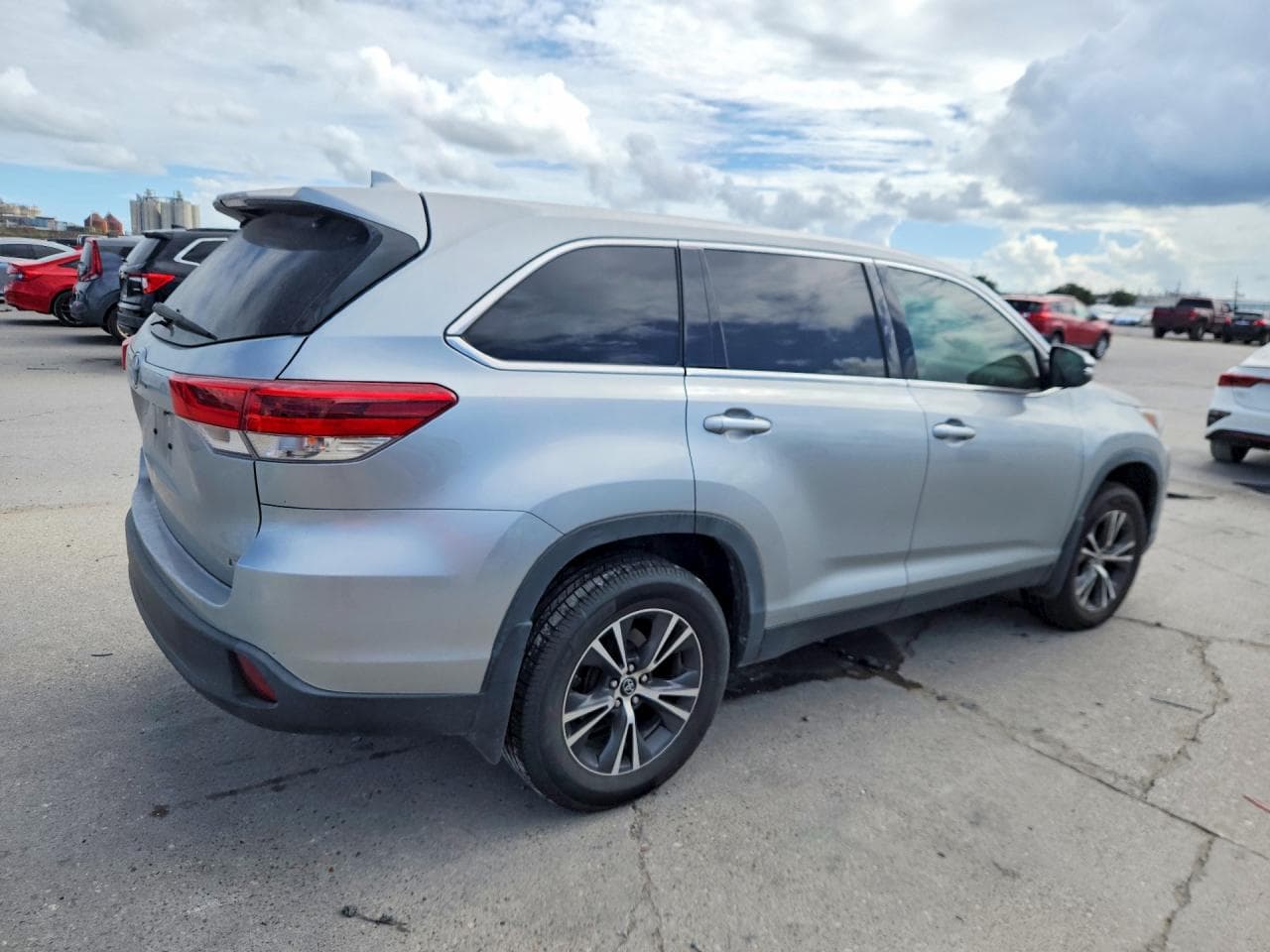 2019 Toyota Highlander Le Plus - foto 3