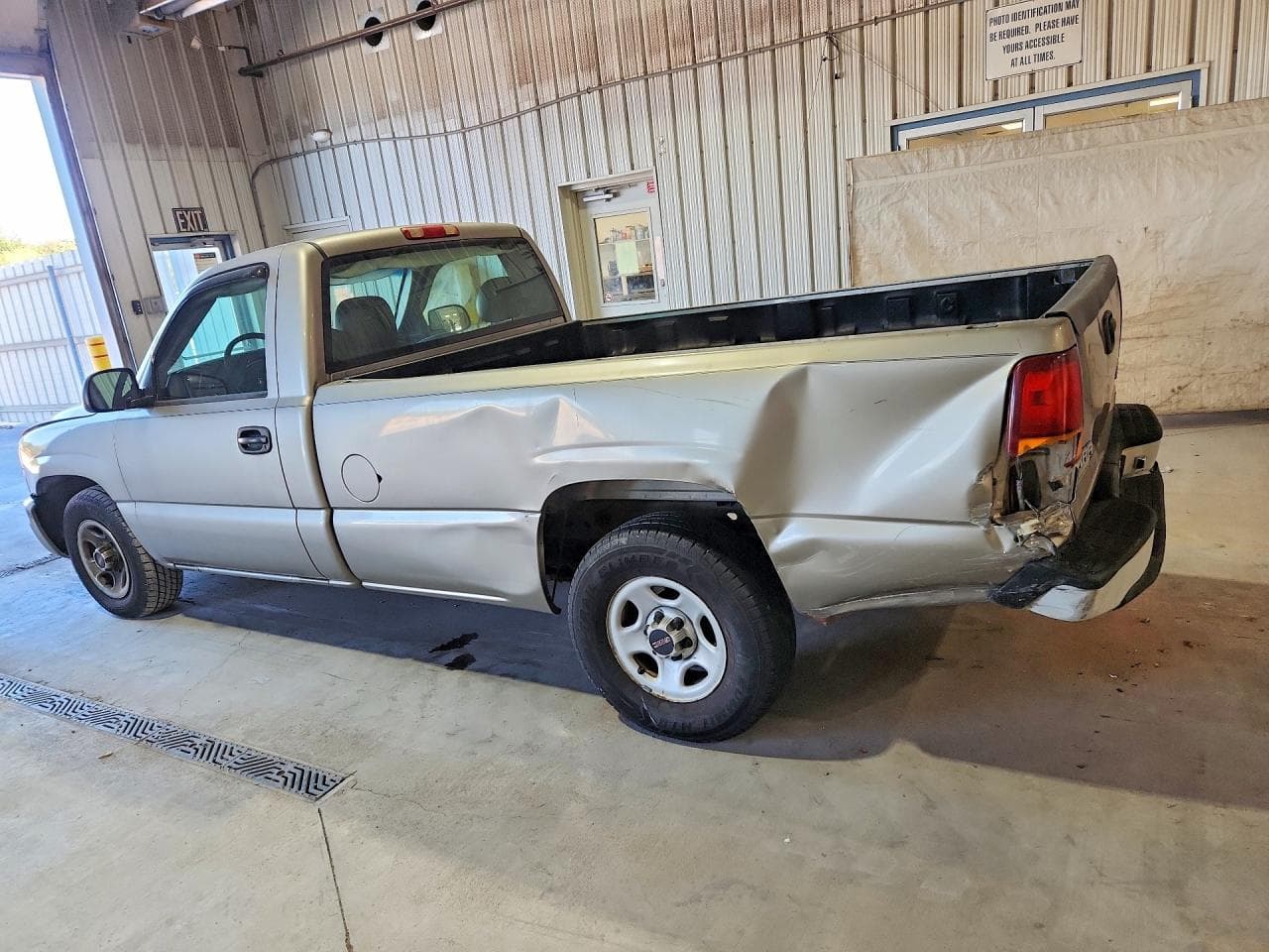 2003 GMC New Sierra C1500 - foto 2