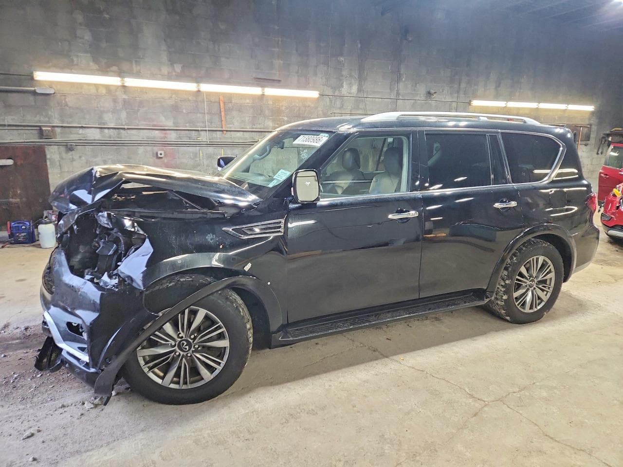 Infiniti QX80 2021 z USA