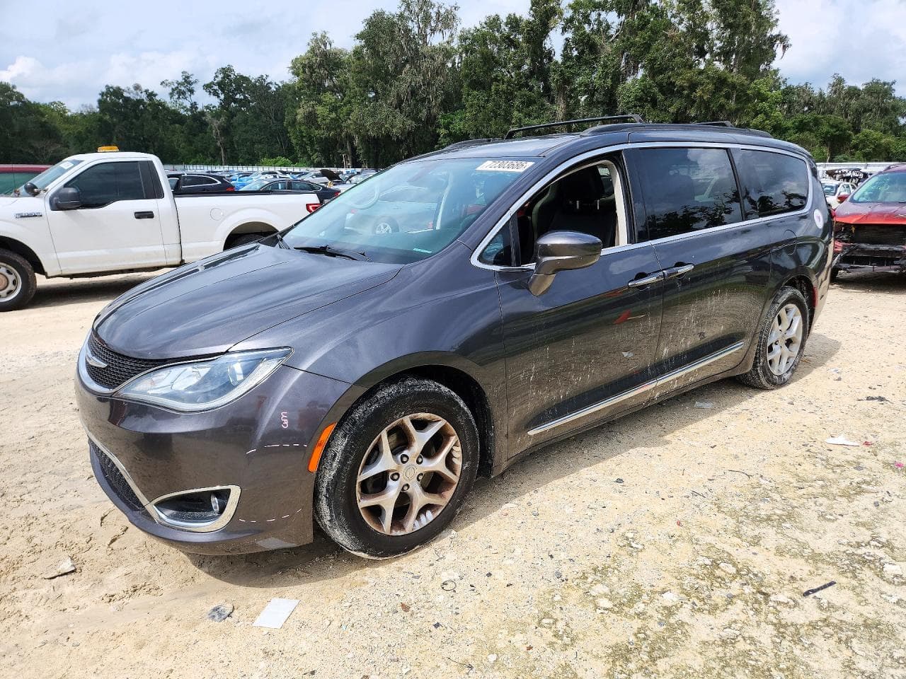 Chrysler Pacifica 2017 z USA