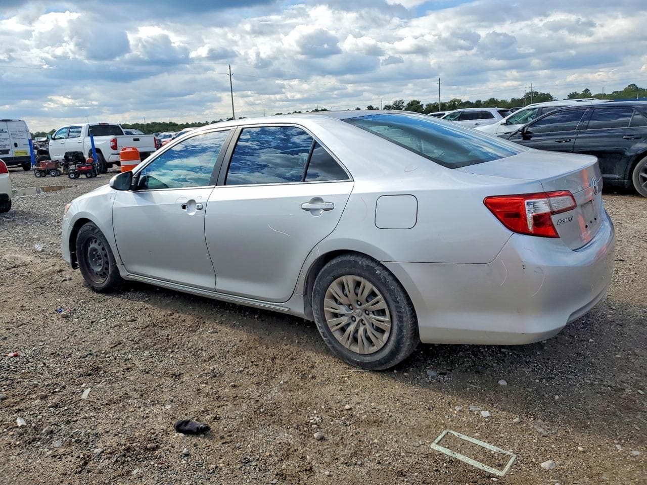 2014 Toyota Camry Le - foto 2